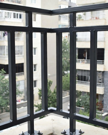 حفاظ نرده بالکن ساده و ایمن در تهران